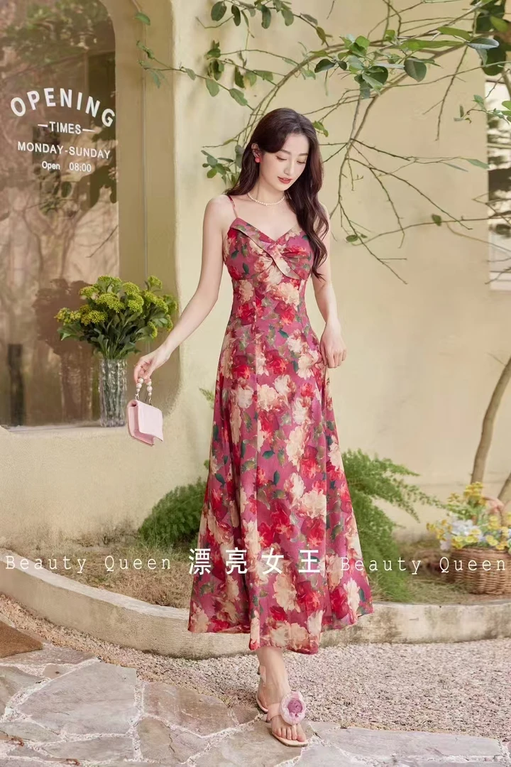 2025新款吊带A字裙套头长裙碎花V领连衣裙气质收腰