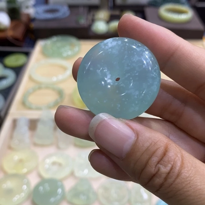 蛇纹石玉未镶嵌颈饰淳*