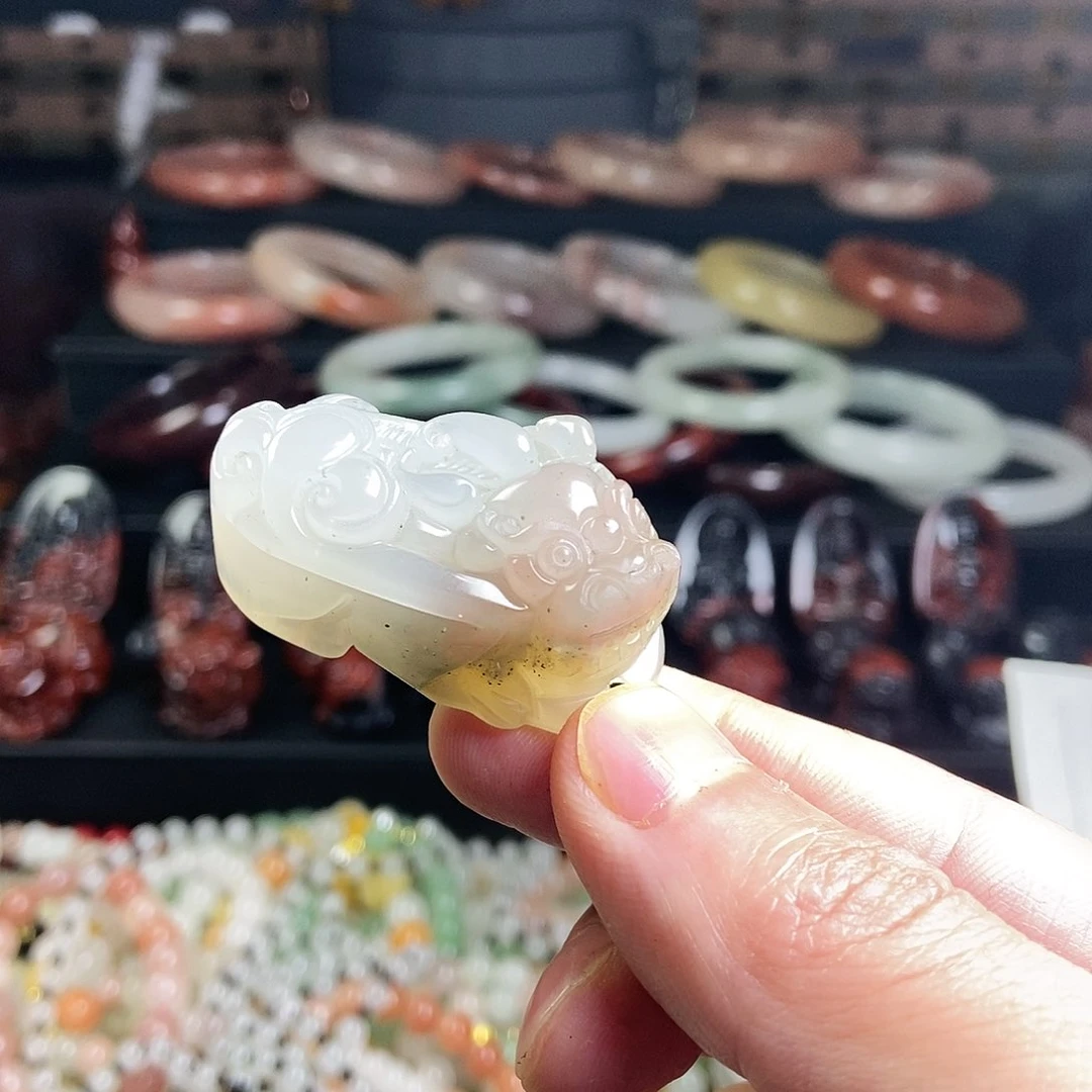 石英质玉颈饰未镶嵌