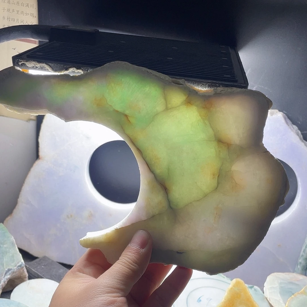 翡翠颈饰未镶嵌毛料55