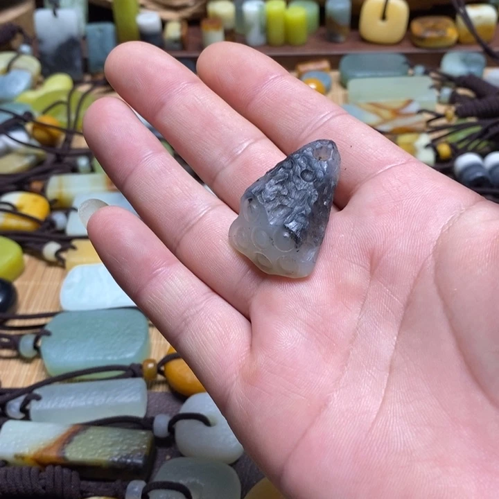 蛇纹石玉未镶嵌挂件