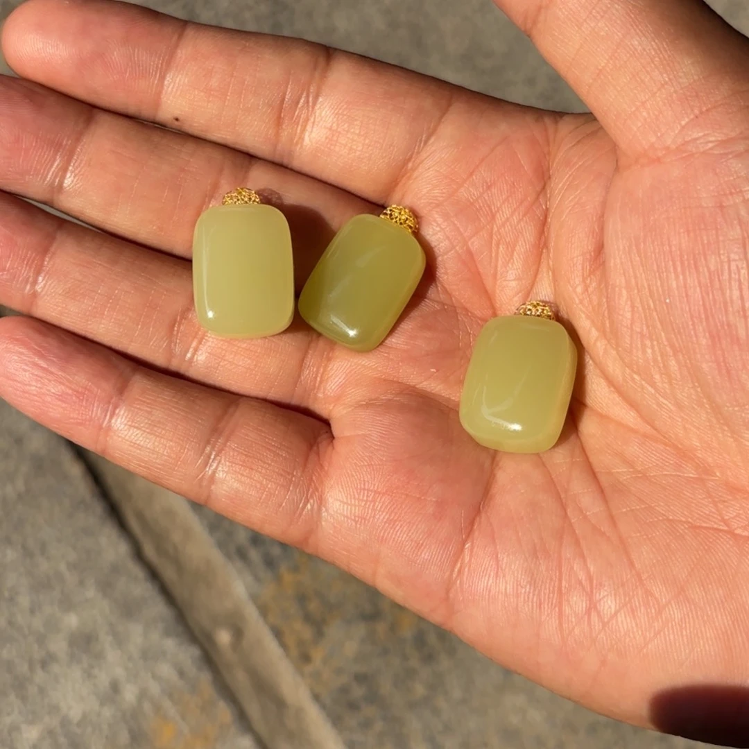 和田玉（黄玉）18K金镶嵌挂件23尺寸。多样性拍一发一