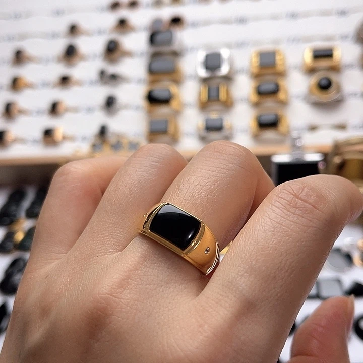 翡翠戒指18K金镶嵌翡翠