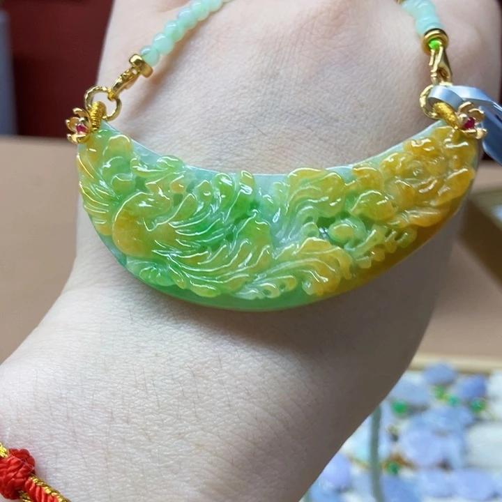 翡翠未镶嵌颈饰吊坠