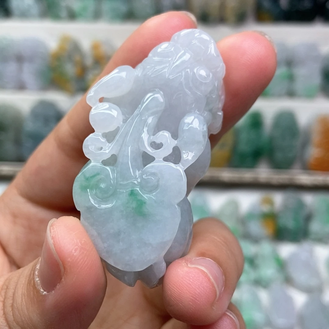 翡翠未镶嵌吊坠(赠链)