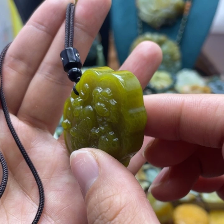 蛇纹石玉合金颈饰