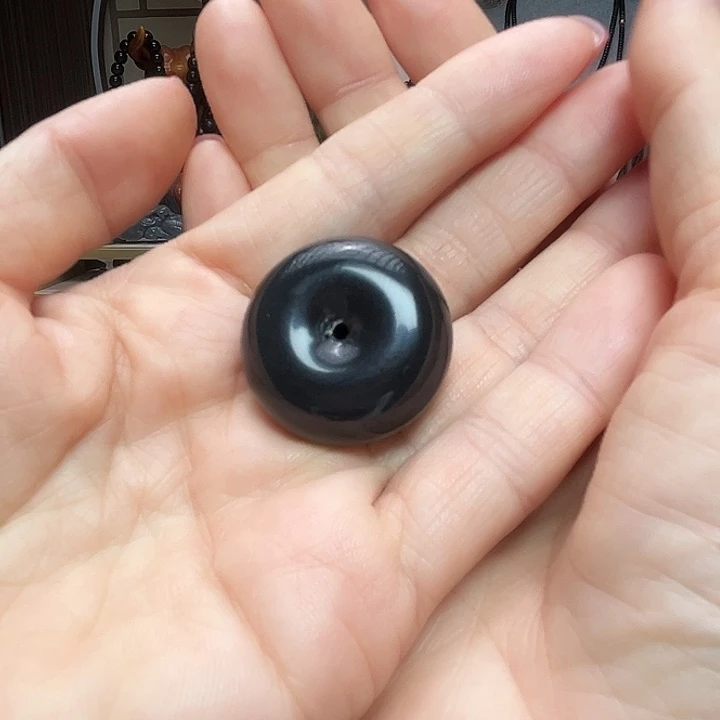 和田玉（墨玉）未镶嵌颈饰平安扣