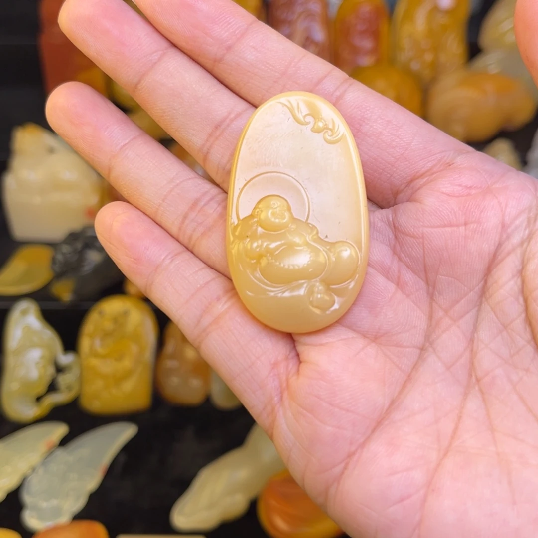 钢***侠石英质玉未镶嵌黄蜡石吊坠