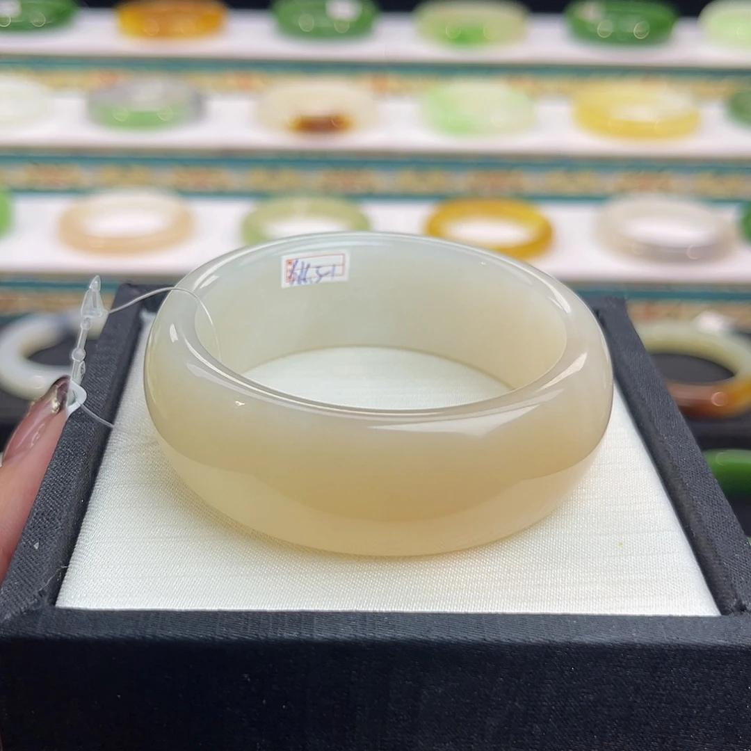 未镶嵌手镯和田玉-冰底粉白轮胎镯