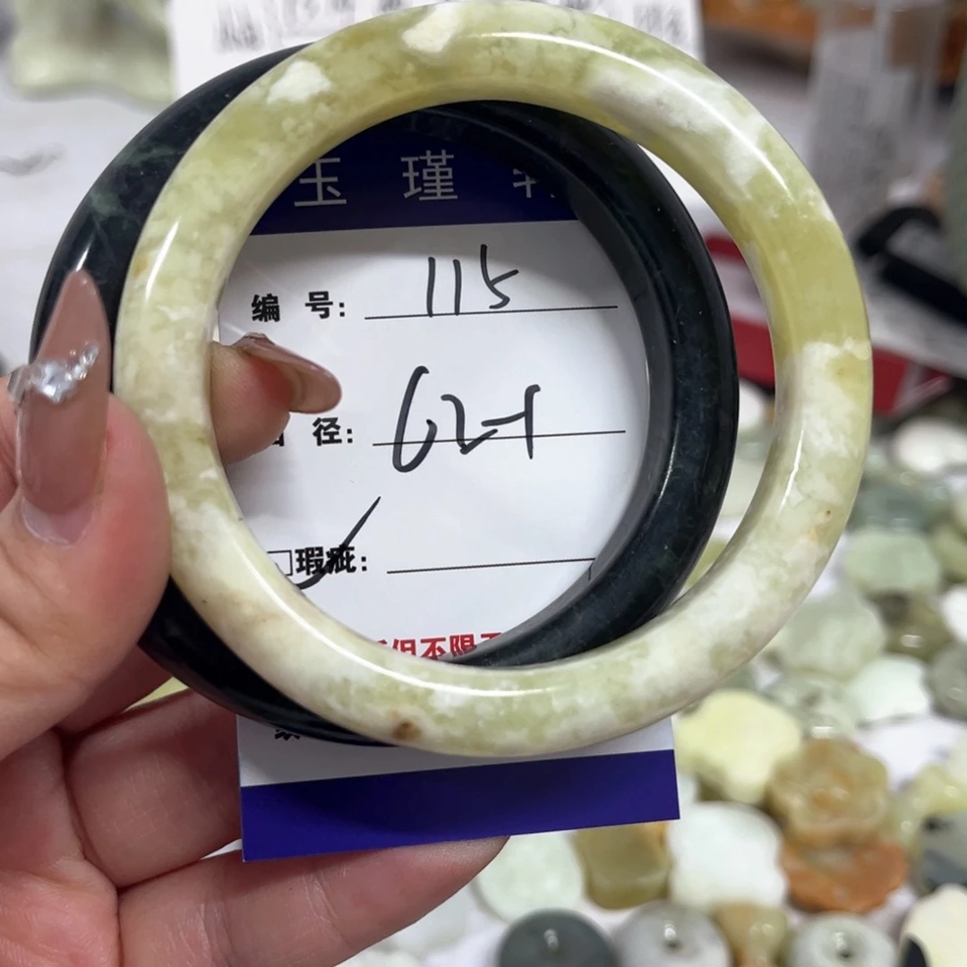 蛇纹石玉手镯未镶嵌