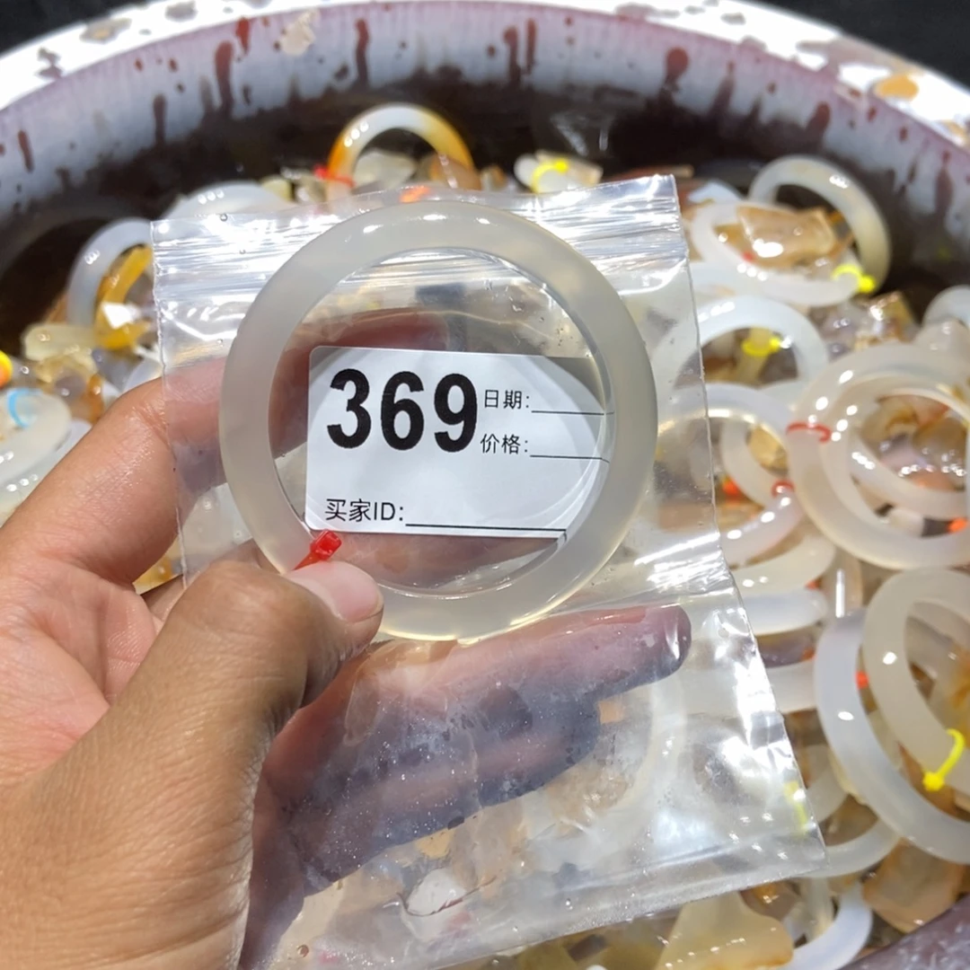 摸****玛瑙/玉髓未镶嵌手镯