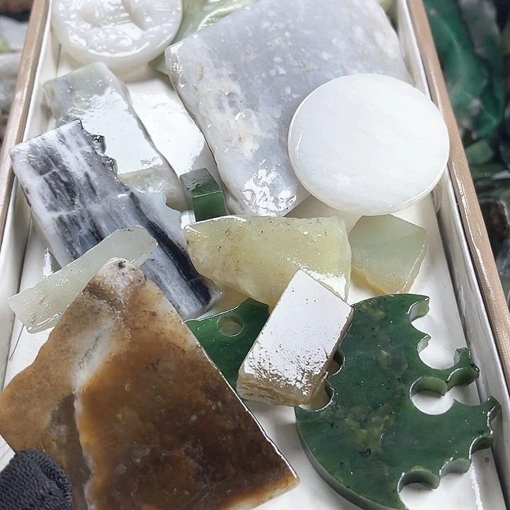 和田玉（糖玉）和田玉9K金镶嵌小****茶