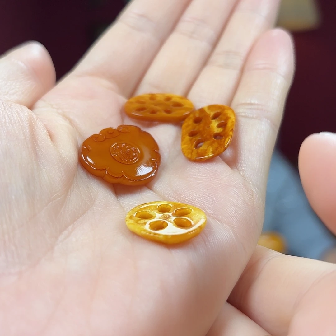 蜜蜡未镶嵌颈饰吊坠一组