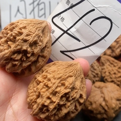 桃核吊坠和*核桃的营养