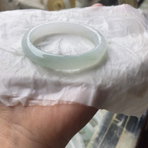 石英质玉手镯未镶嵌雯*