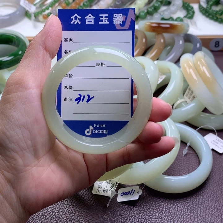 和田玉未镶嵌手镯