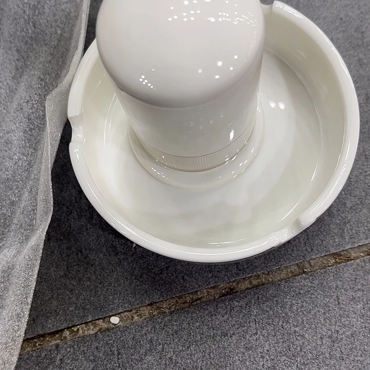 陶摆件牙签筒烟灰缸各一个