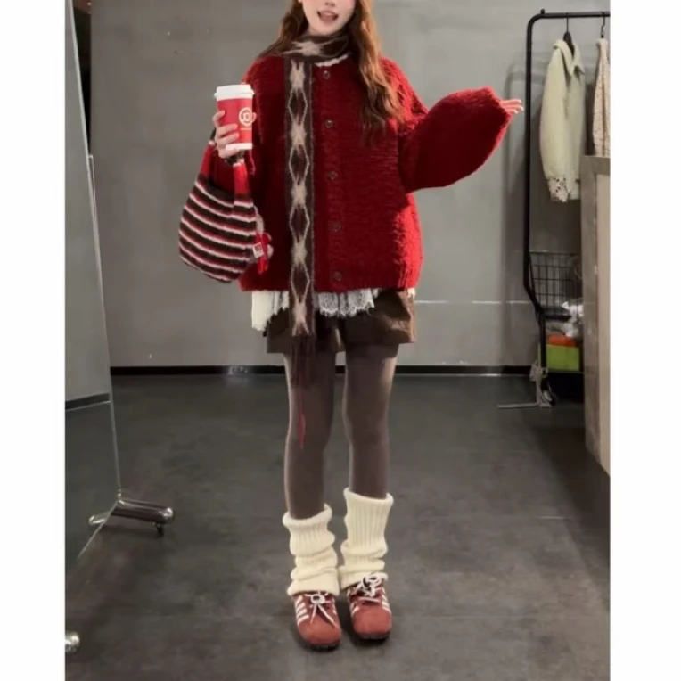 新年红法式设计感针织开衫女秋冬宽松保暖单排扣毛衣外套