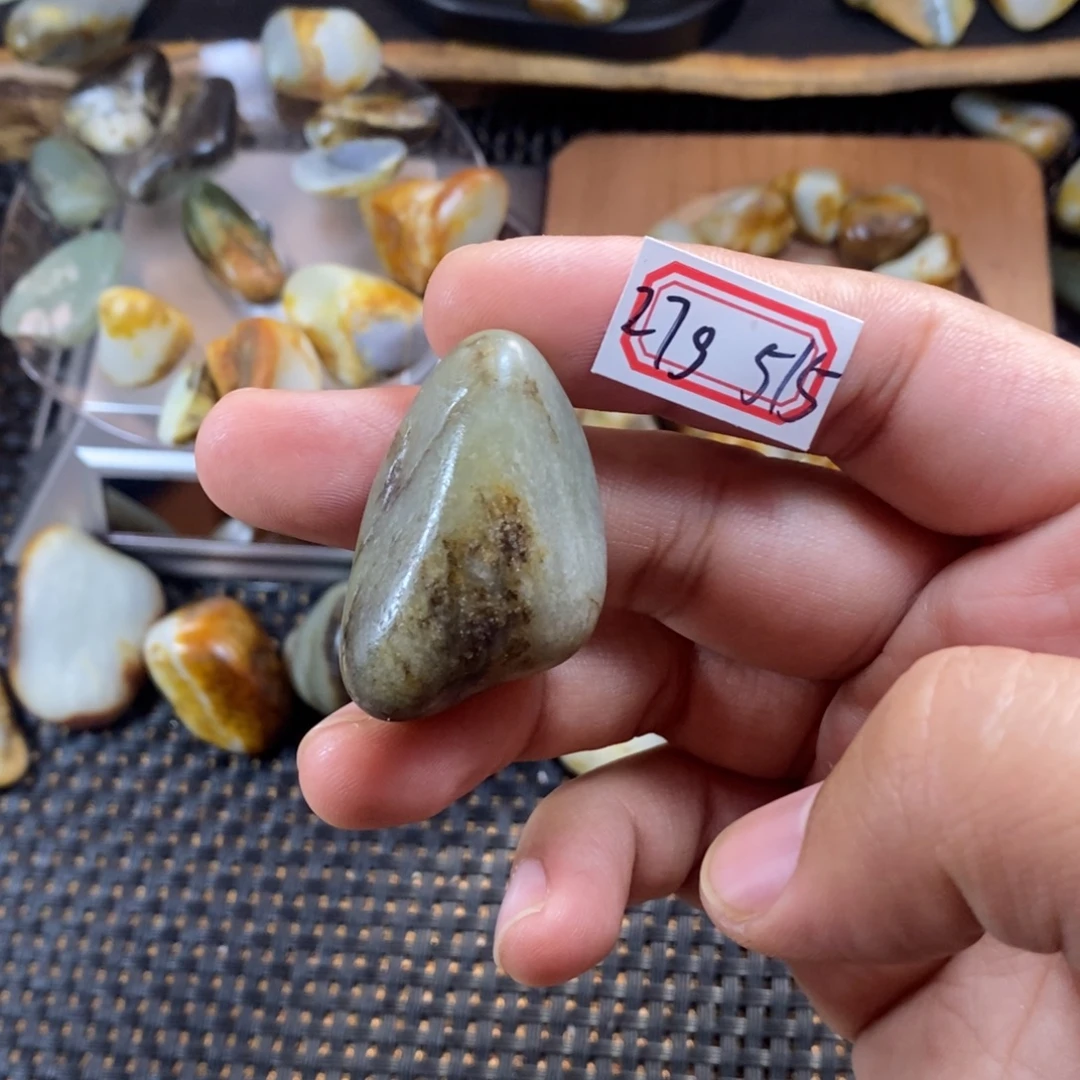 和田玉（糖玉）未镶嵌挂件