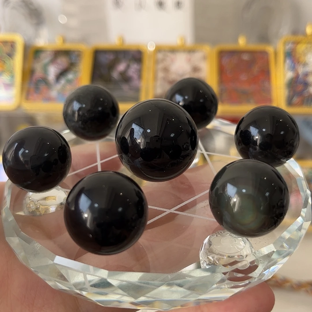 黑曜岩未镶嵌珠宝奇石矿坑