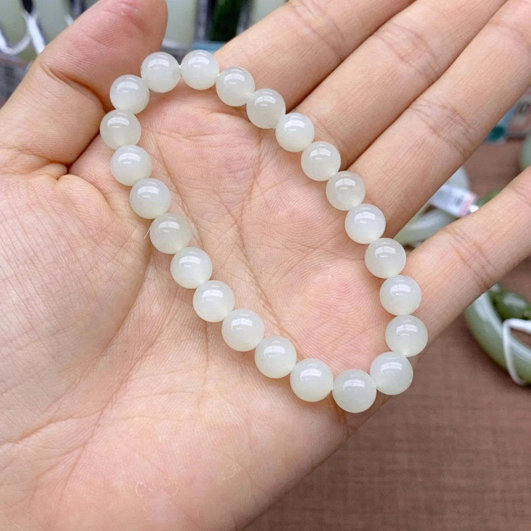爱****未镶嵌手串和田玉卡8