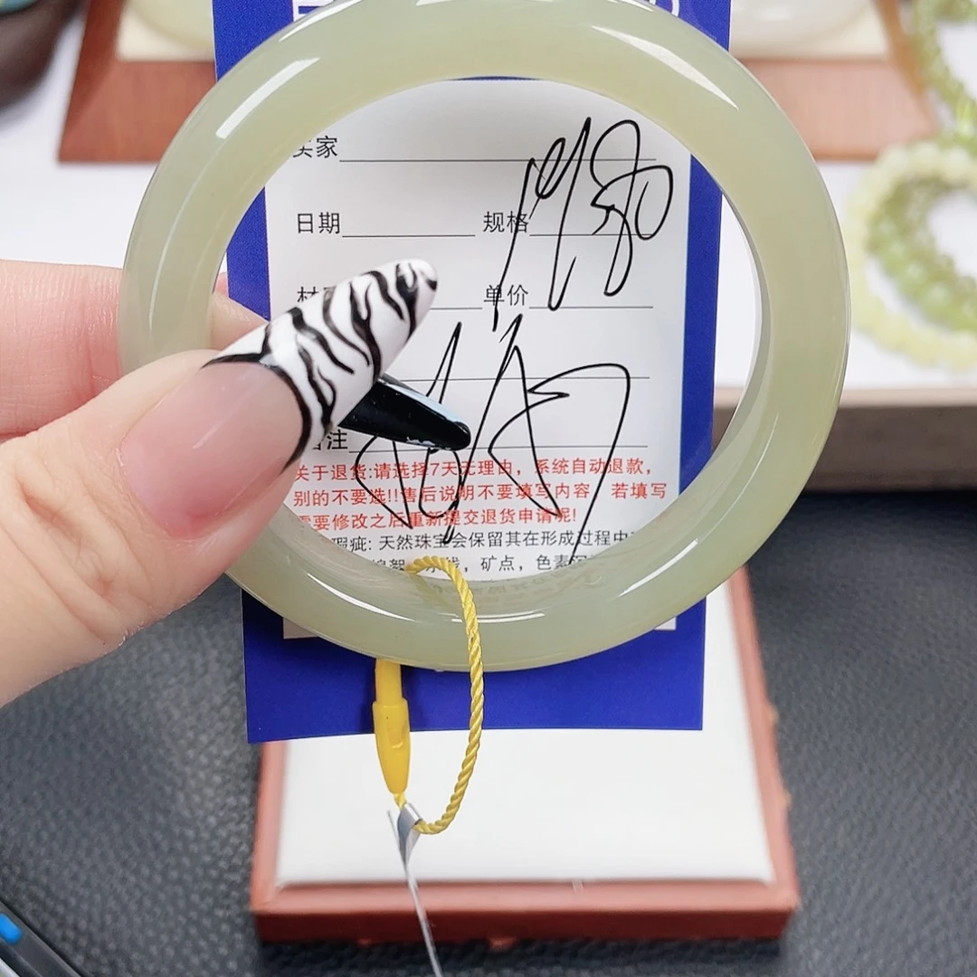 和田玉未镶嵌手镯