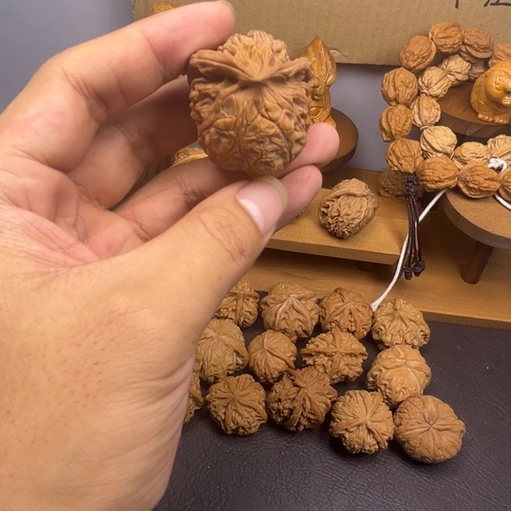 放***铁桃核吊坠宫灯蛇头有瑕疵