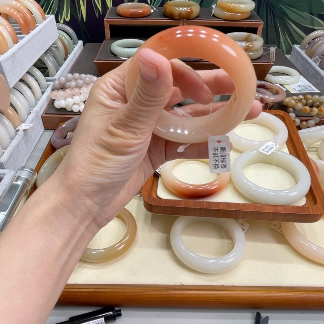 思***思石英岩玉未镶嵌手镯
