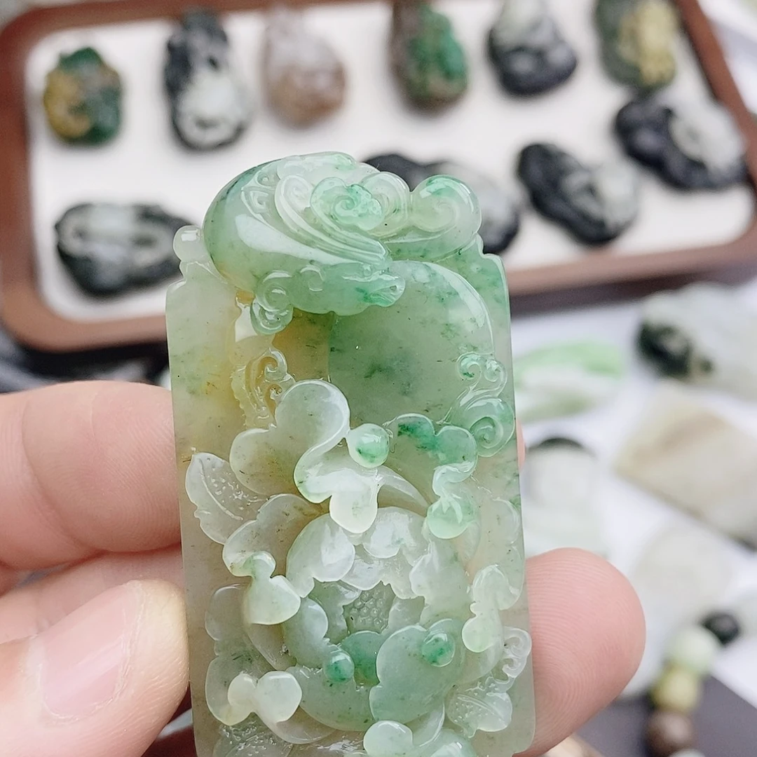 独山玉未镶嵌颈饰