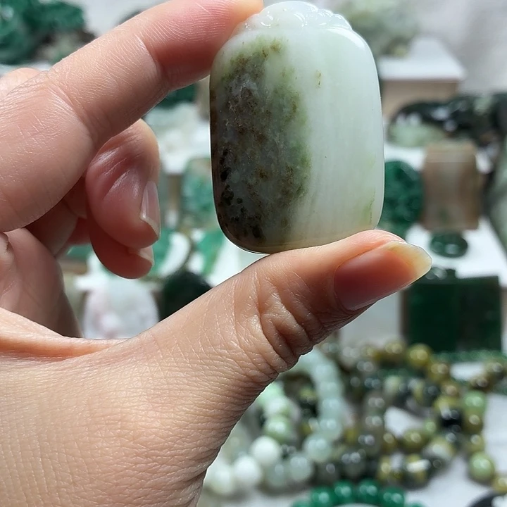 独山玉未镶嵌吊坠