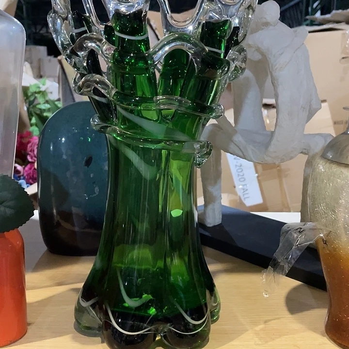 生*陶瓷花瓶，部分微瑕
