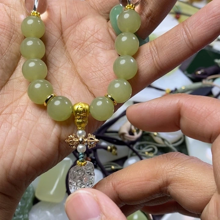 和田玉未镶嵌颈饰