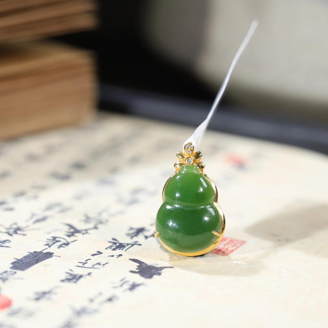 【汪氏精品】 和田玉18k俄碧辣绿葫芦 SP-W12