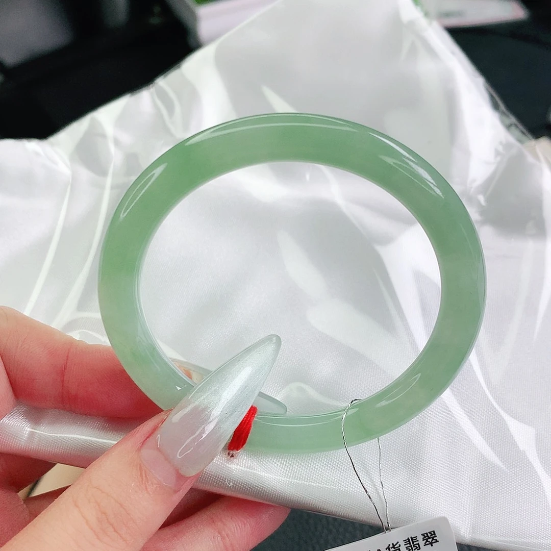 翡翠手镯未镶嵌53圈