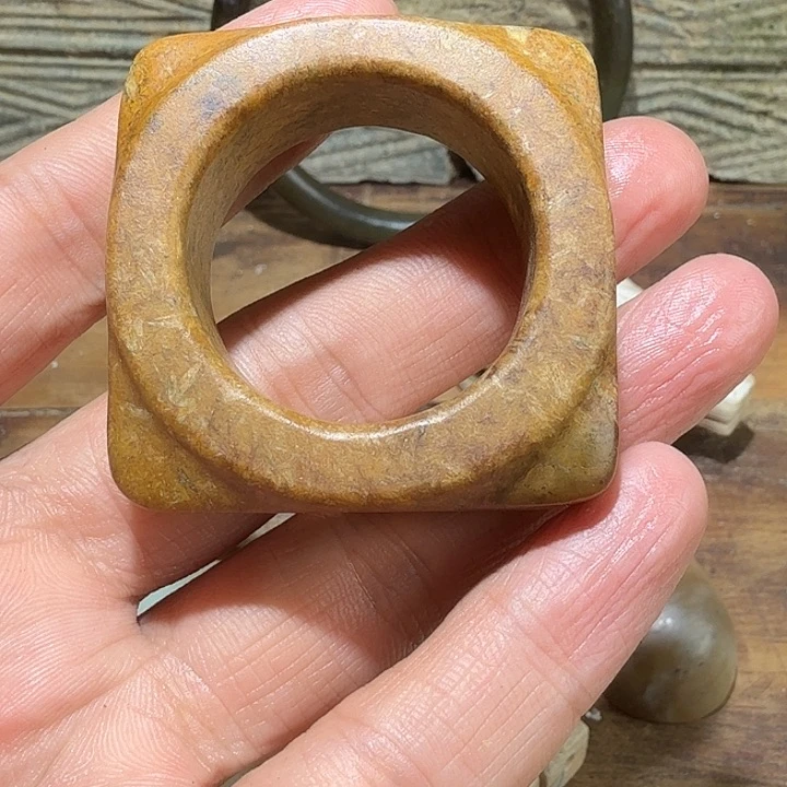 和田玉未镶嵌挂件与**徒