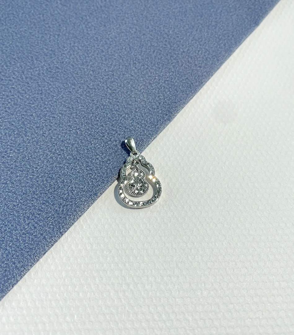 铂金pt950精品吊坠（灵动碎碎冰双面葫芦）