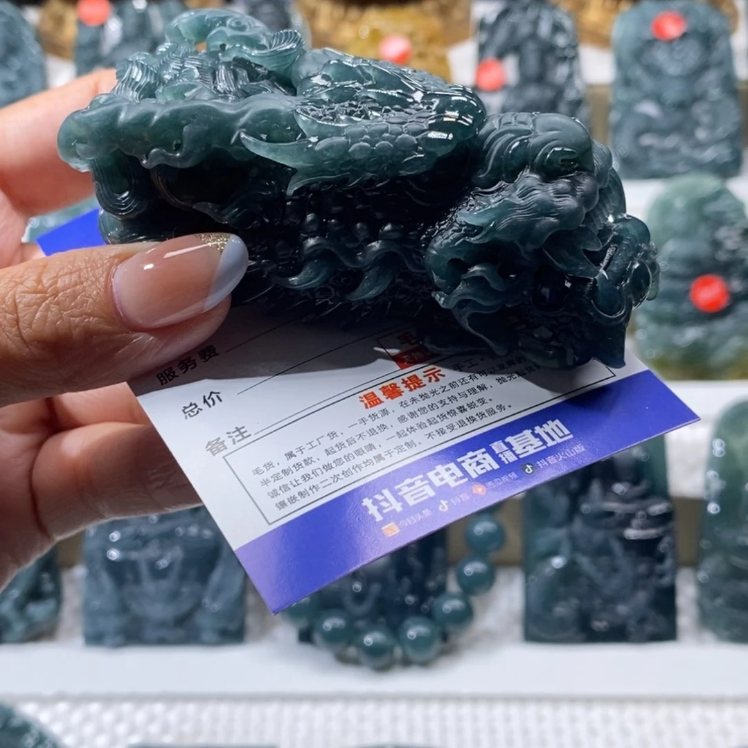 萨***斯翡翠未镶嵌颈饰翡翠