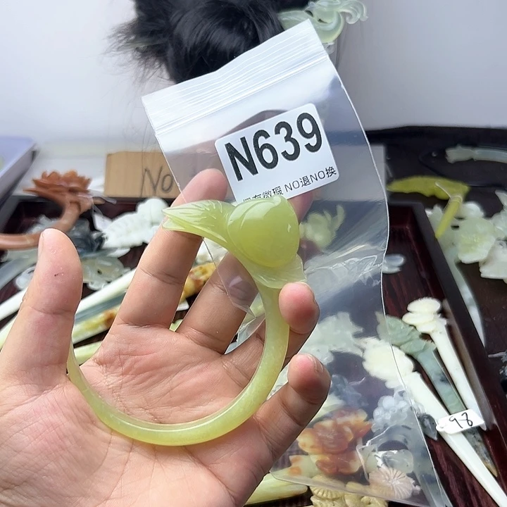 蛇纹石玉发饰合金兰