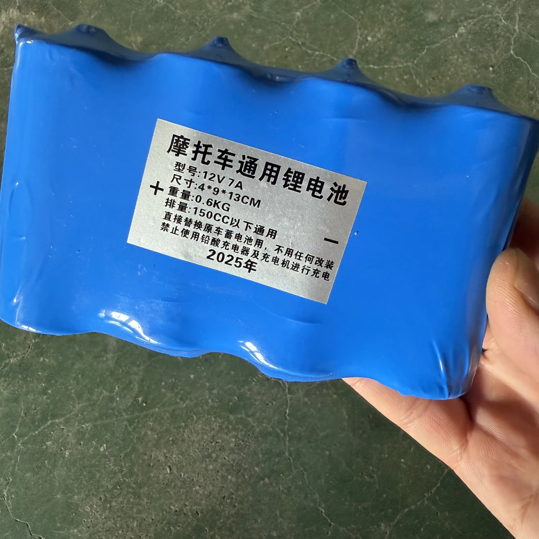 （1）蓝皮12V四串磷酸铁锂电池一个（部分地区快递不支持发货）