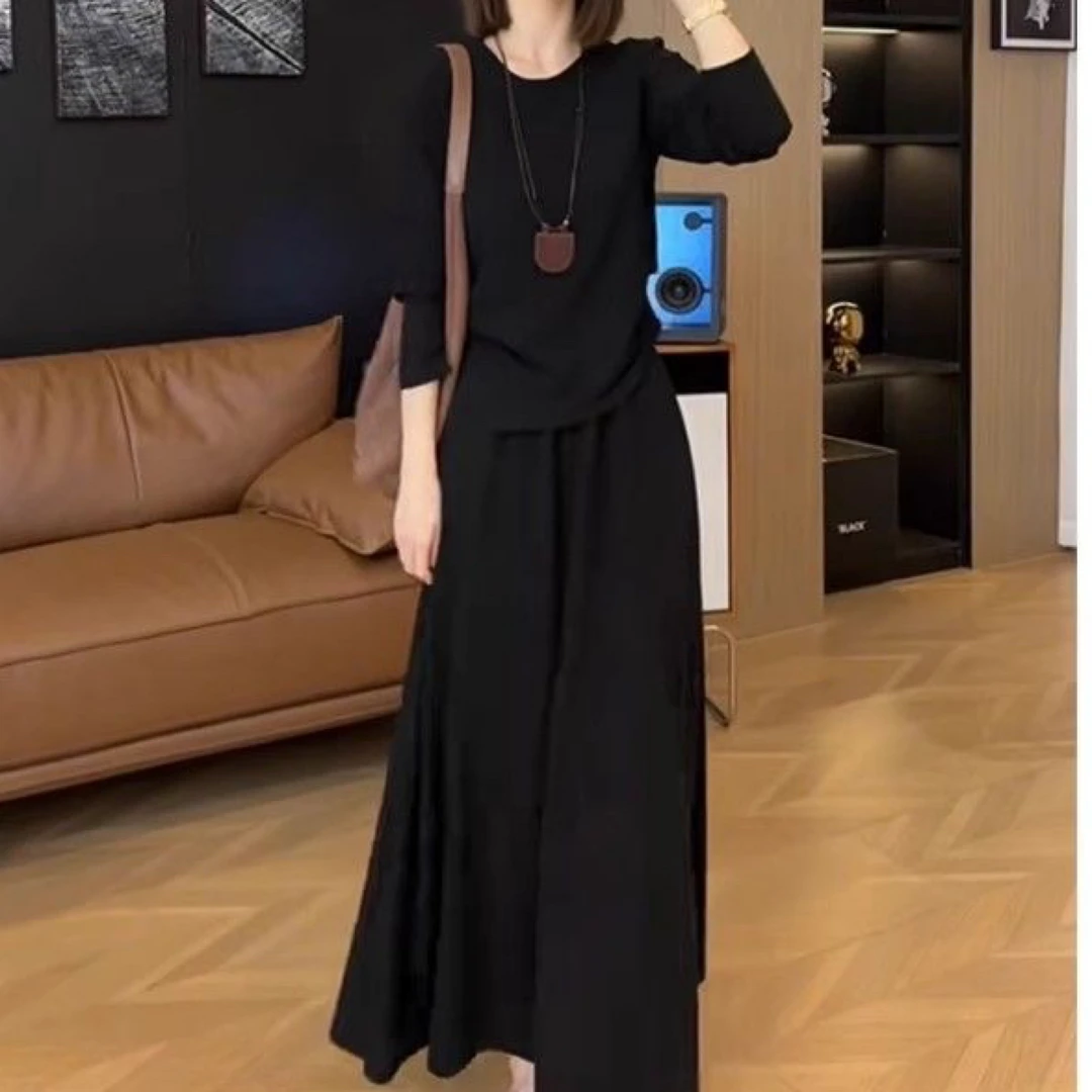 新款遮肉黑色圆领上衣搭配长款半身裙
