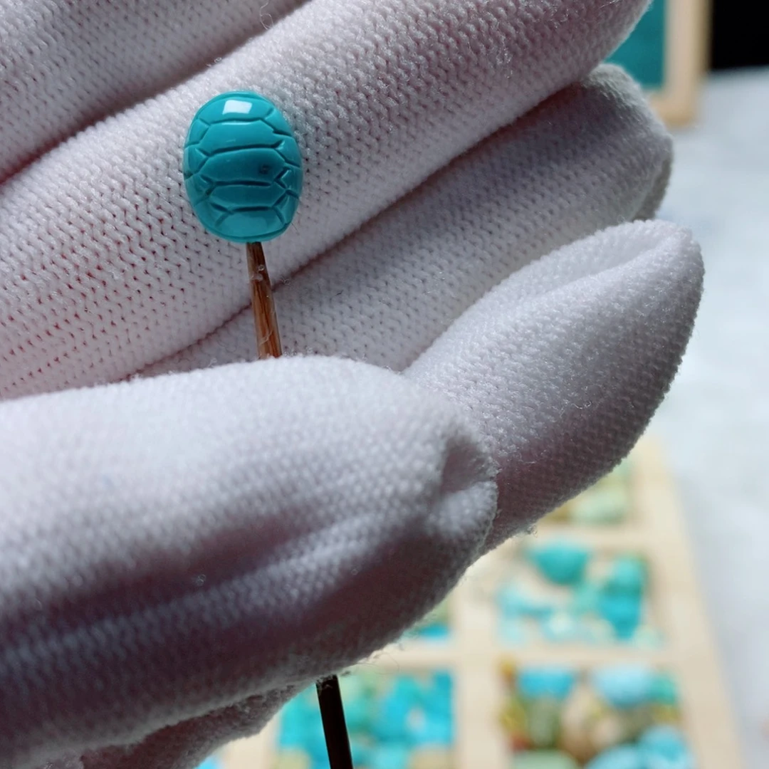 绿松石未镶嵌颈饰仅**已