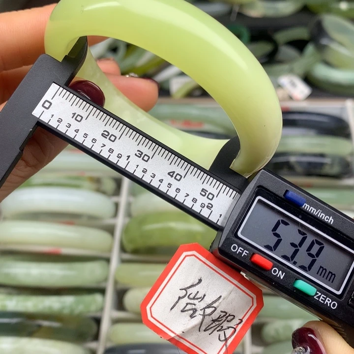 蛇纹石玉未镶嵌手镯505