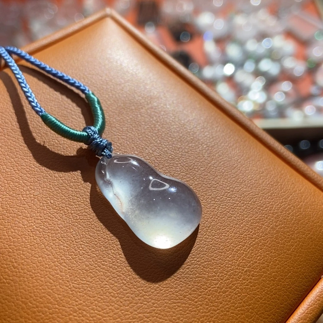 石英质玉未镶嵌颈饰