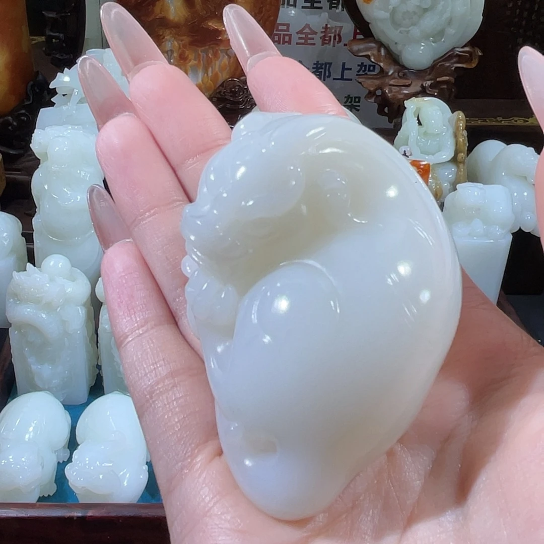 颈饰未镶嵌和田玉（糖玉）