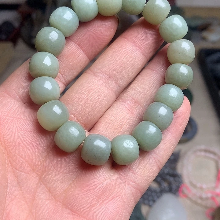 S***u和田玉未镶嵌手镯