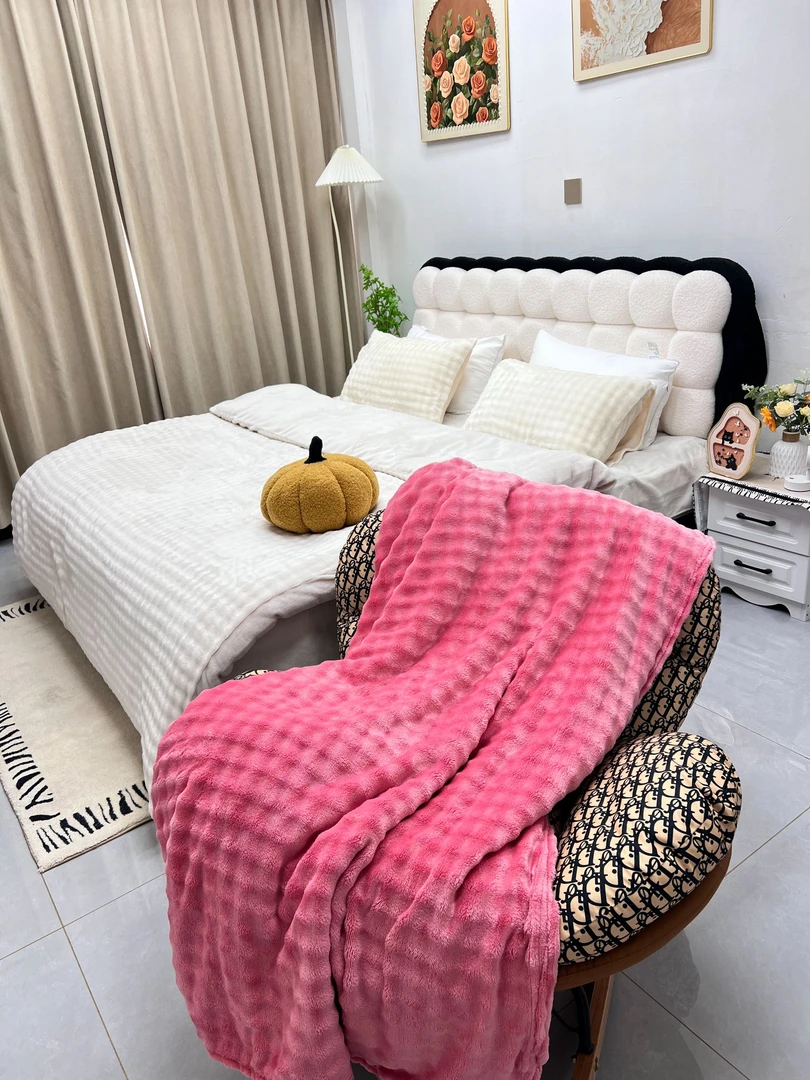 多功能加厚盖毯泡泡绒毯办公室午睡披肩毛毯沙发盖毯冬季床单粉色