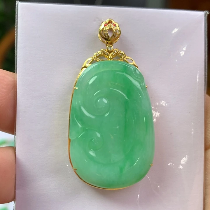 翡翠18K金镶嵌颈饰翡翠吊坠