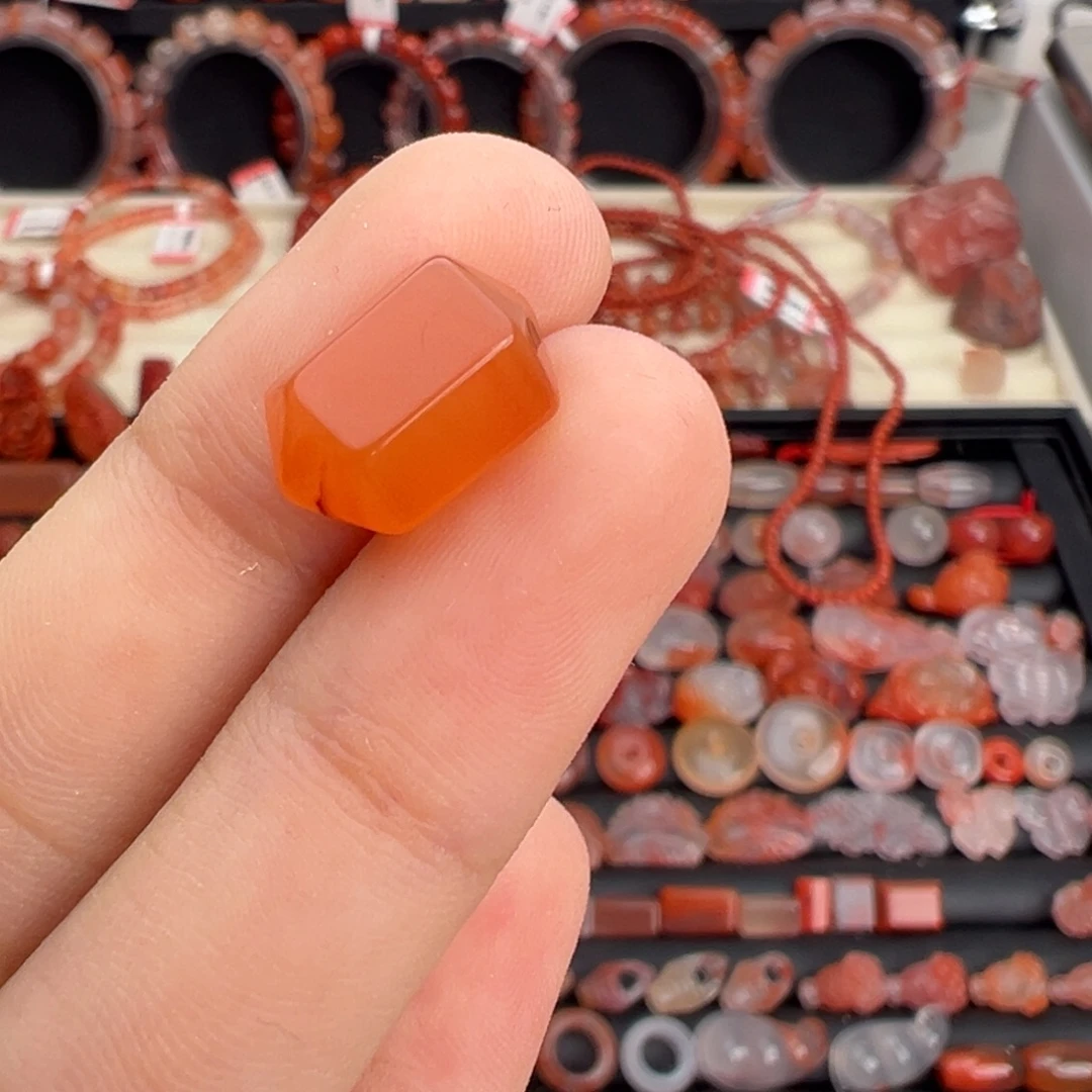 南红玛瑙未镶嵌颈饰六棱珠