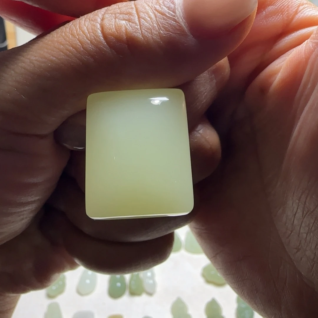 旺***头和田玉未镶嵌颈饰