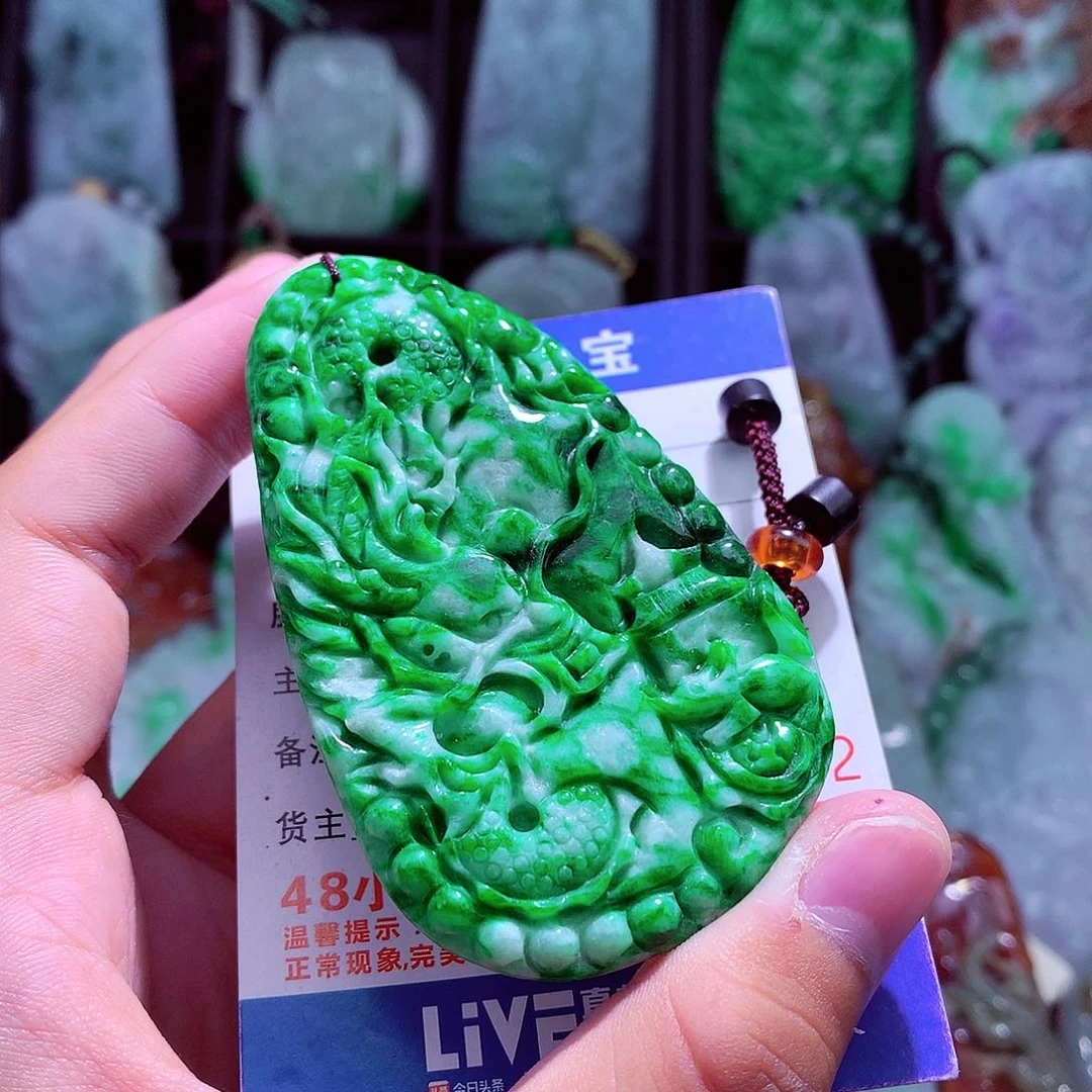 颈饰未镶嵌翡翠天然